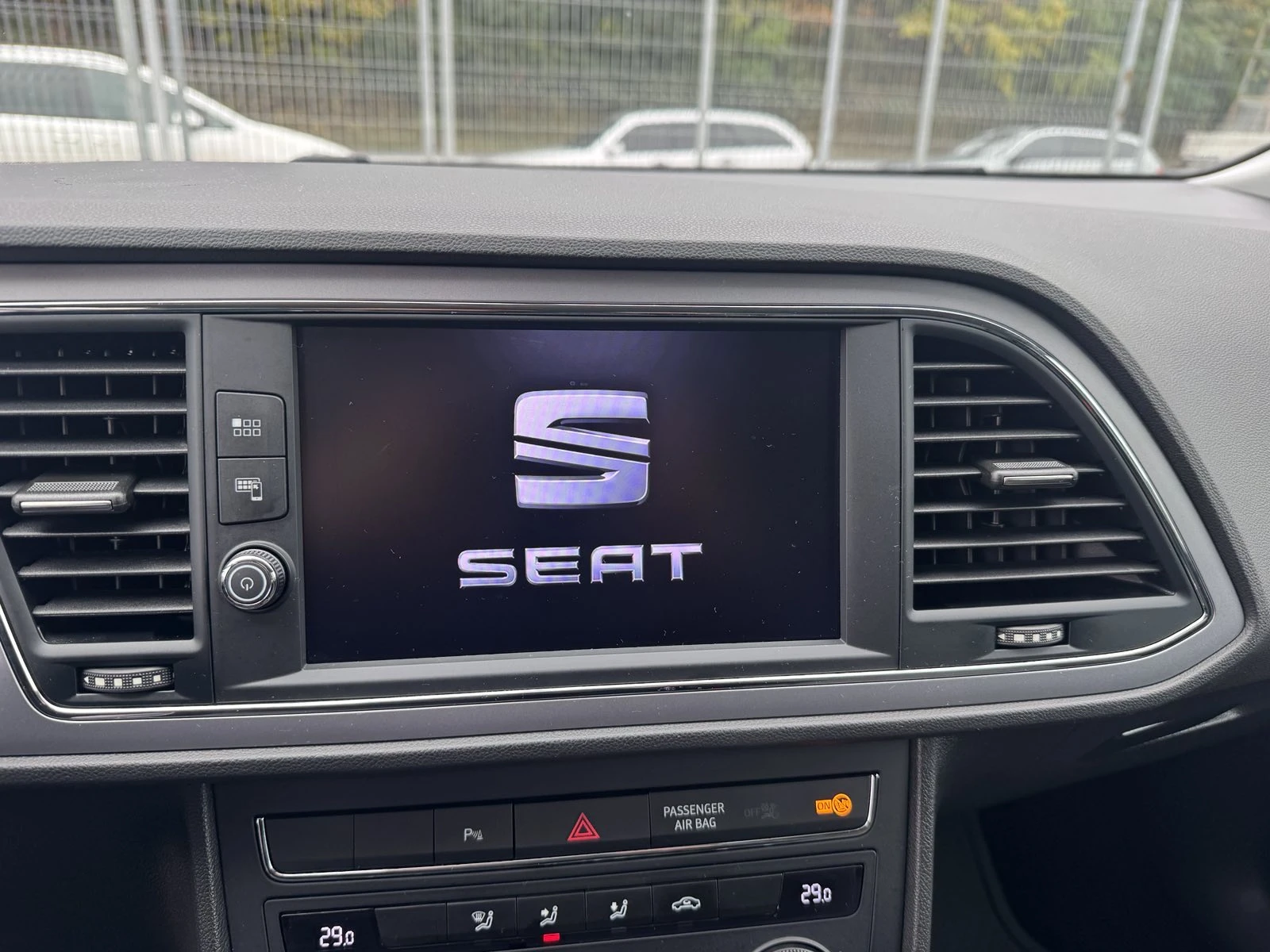 Seat Leon Benzin* Face* CarPlay* FULLED, снимка 16 - Автомобили и джипове - 56735028
