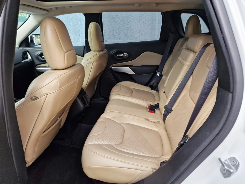 Jeep Cherokee 3.2 Limited 4X4 AUT, снимка 13 - Автомобили и джипове - 51103170