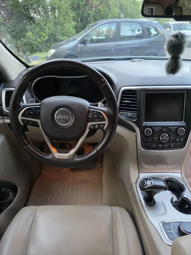 Jeep Grand cherokee OVERLAND, снимка 8 - Автомобили и джипове - 52634844