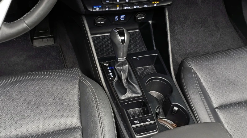 Hyundai Tucson 2.0CRDI/FACE/Пълна сервизна !!!, снимка 9 - Автомобили и джипове - 53429656