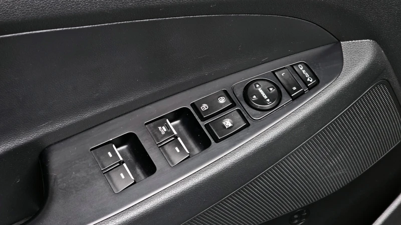 Hyundai Tucson 2.0CRDI/FACE/Пълна сервизна !!!, снимка 13 - Автомобили и джипове - 53429656