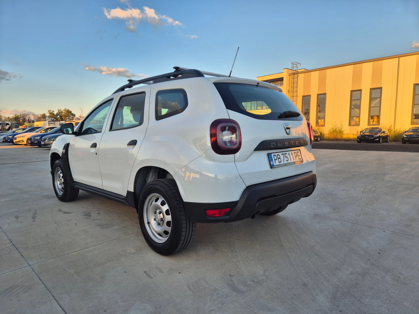 Dacia Duster  N1 4x4 M/T1.5 DCI  - изображение 3