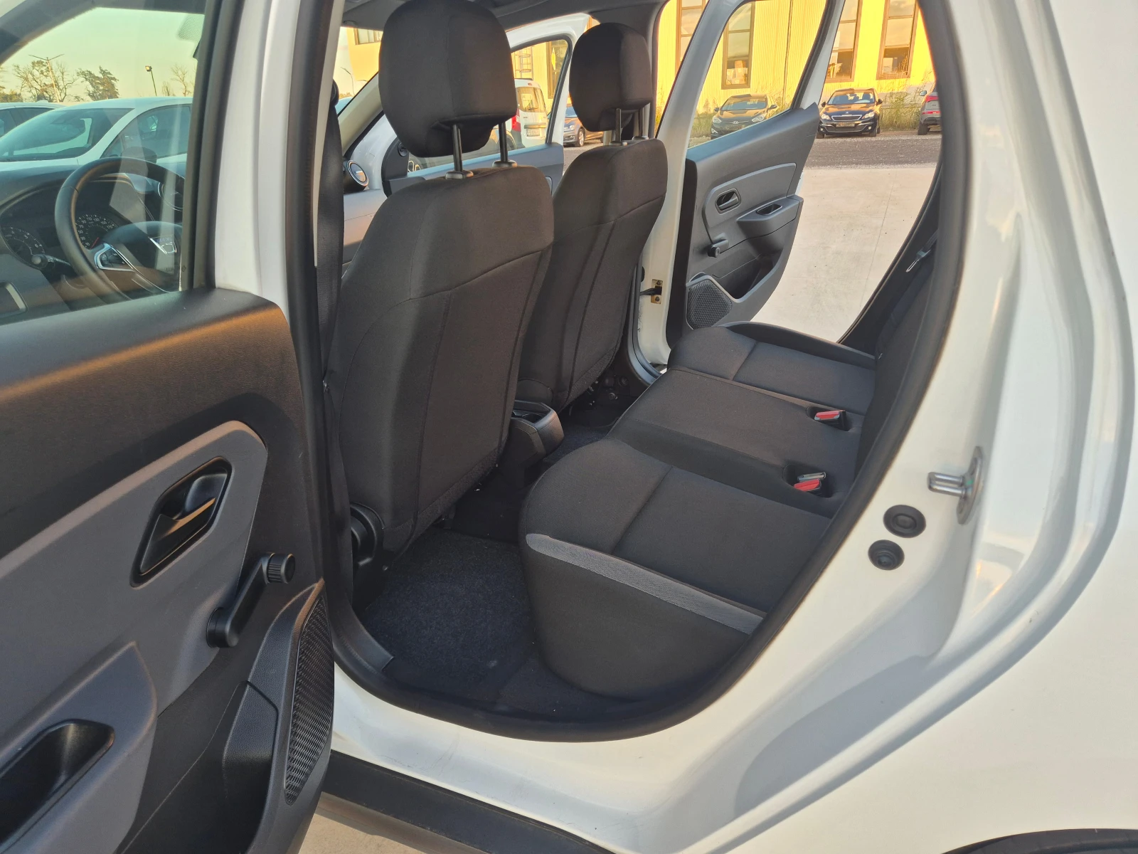 Dacia Duster  N1 4x4 M/T1.5 DCI  | Mobile.bg   12