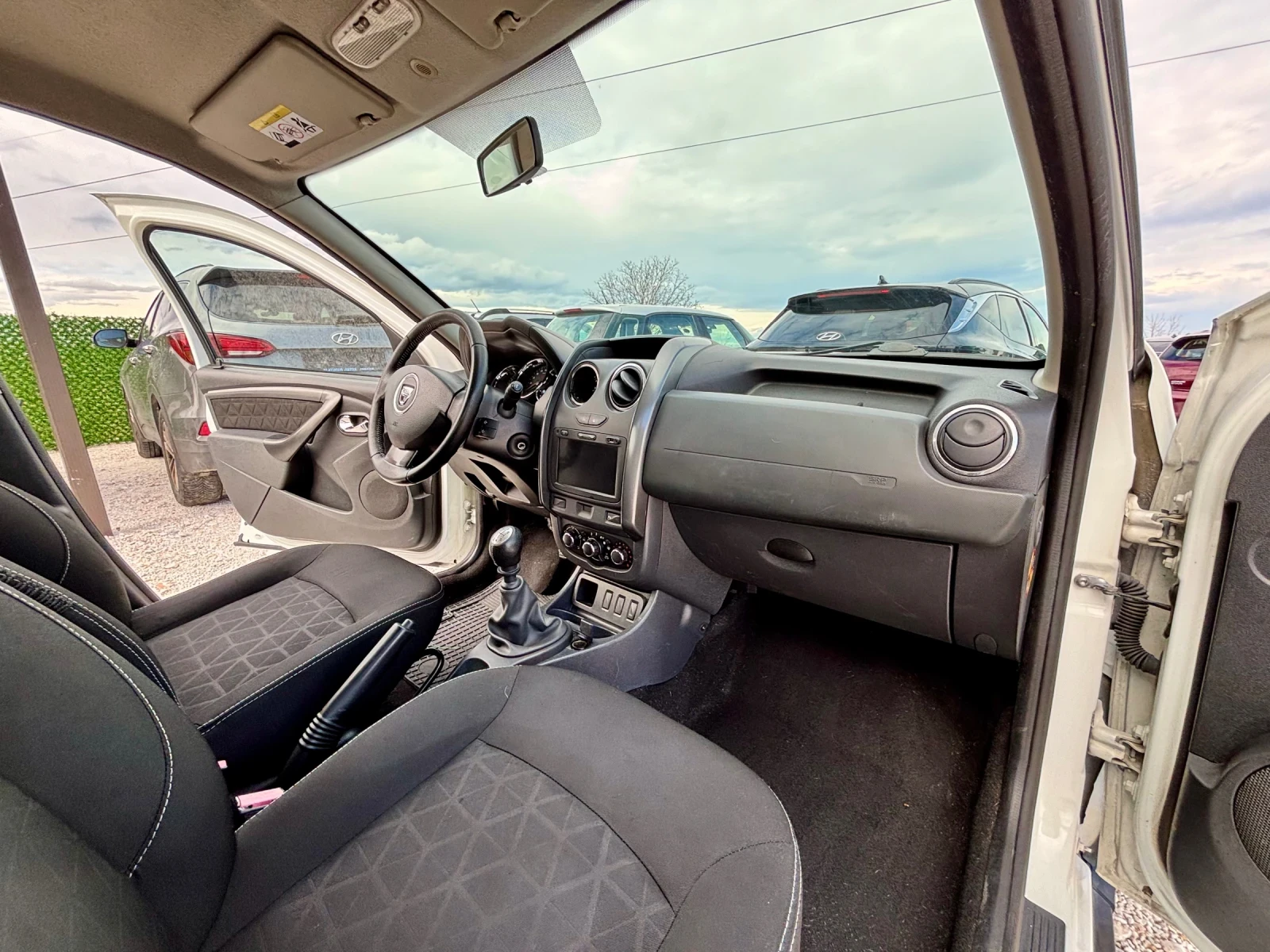 Dacia Duster 1.5DCI/ПАРКТРОНИК/6 СКОРОСТИ - изображение 10