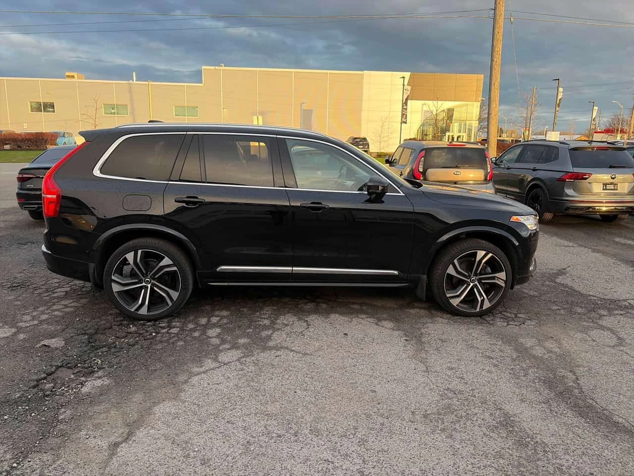 Volvo Xc90  2.0L | Ultimate Bright Theme | 360 | ОДУХВАНЕ, снимка 4 - Автомобили и джипове - 54367394