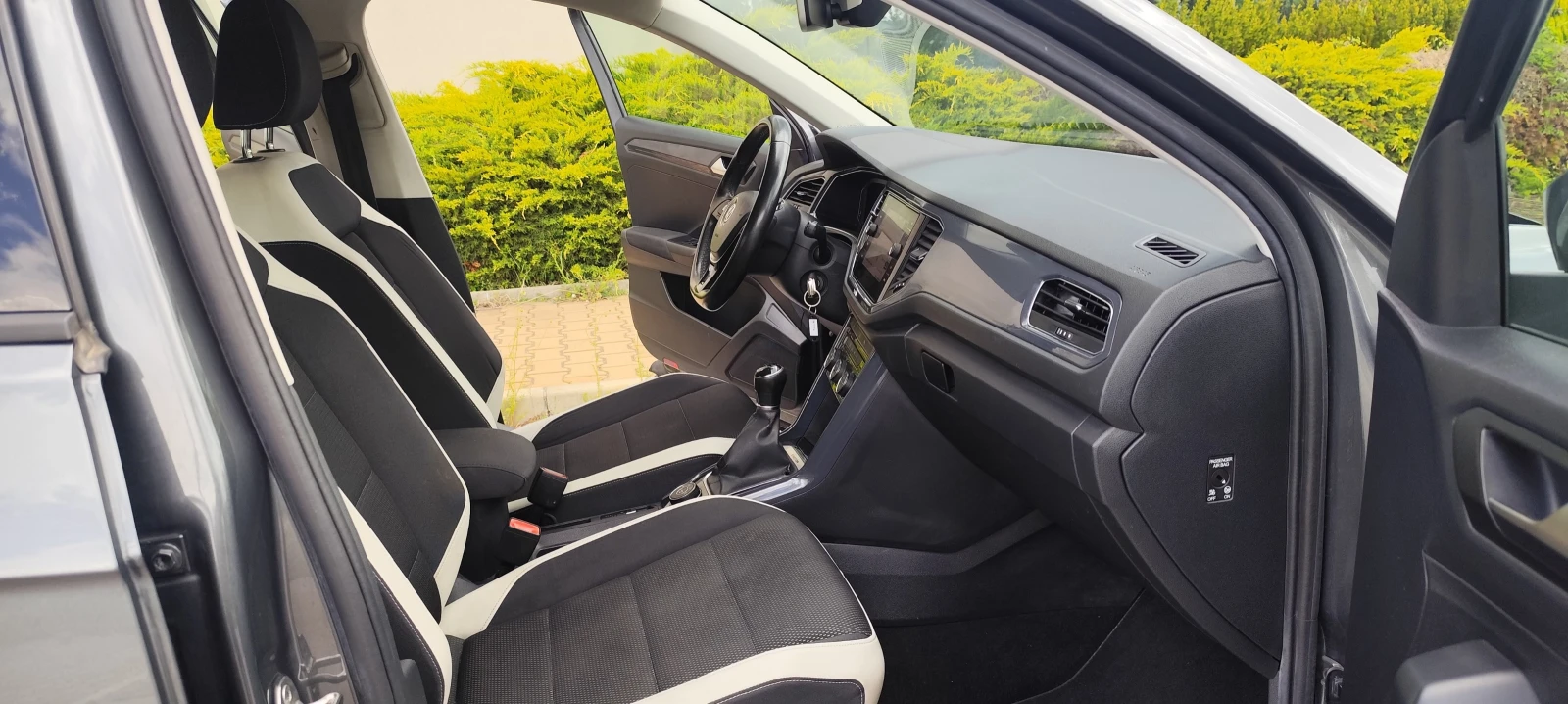 VW T-Roc 2.0TDI, 150k.c.4x4, NAVI, , снимка 8 - Автомобили и джипове - 54547316