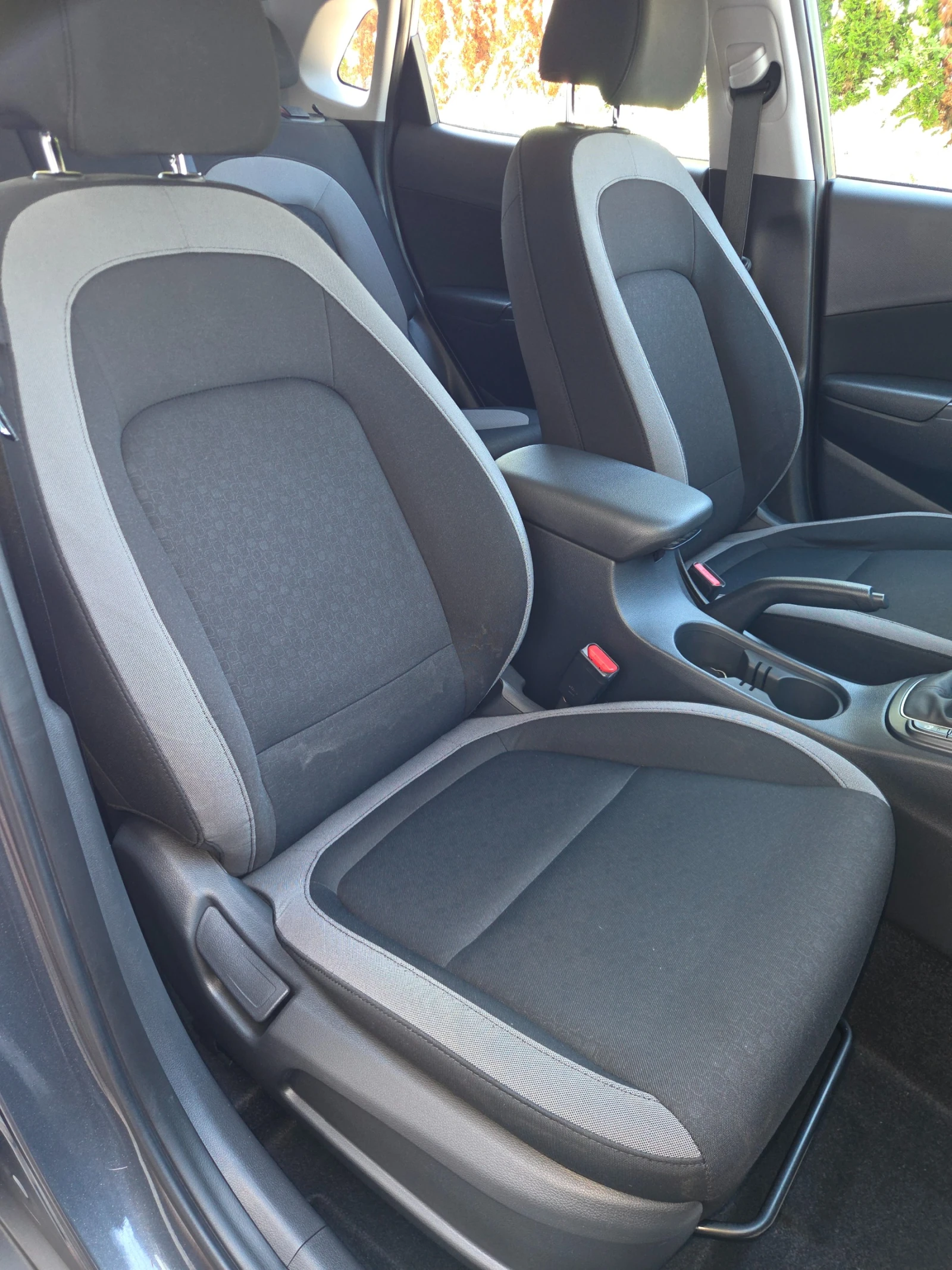 Hyundai Kona 1.6CRDi * Гаранция * УНИКАЛЕН* CARPLAY, снимка 9 - Автомобили и джипове - 55978047