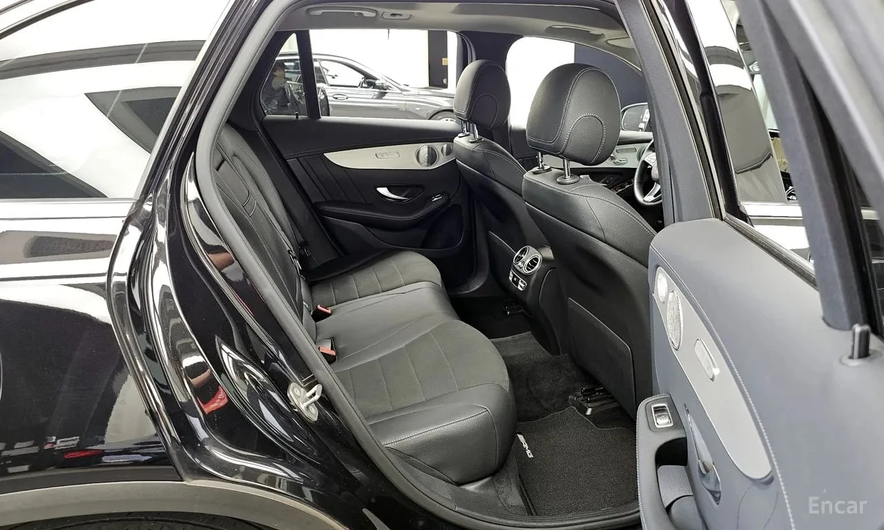 Mercedes-Benz GLC 300 4MATIC AMG Line/ПОДГРЕВ/ХЕДЪП/360/ПАНО/ПОДГРЕВ/, снимка 12 - Автомобили и джипове - 56002941