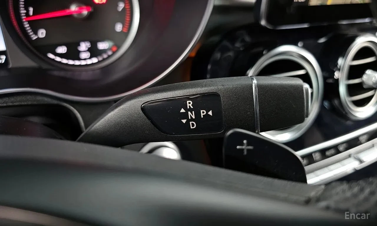 Mercedes-Benz GLC 300 4MATIC AMG Line/ПОДГРЕВ/ХЕДЪП/360/ПАНО/ПОДГРЕВ/, снимка 9 - Автомобили и джипове - 56002941