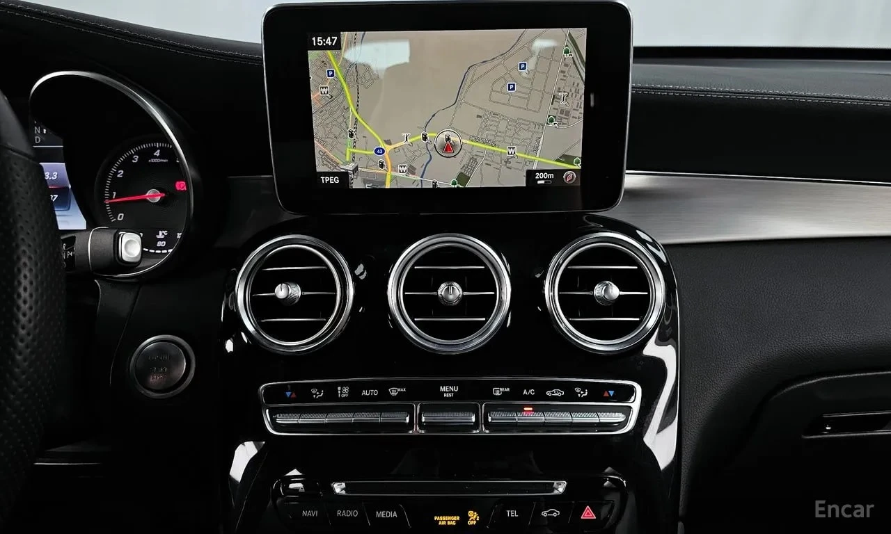Mercedes-Benz GLC 300 4MATIC AMG Line/ПОДГРЕВ/ХЕДЪП/360/ПАНО/ПОДГРЕВ/, снимка 14 - Автомобили и джипове - 56002941