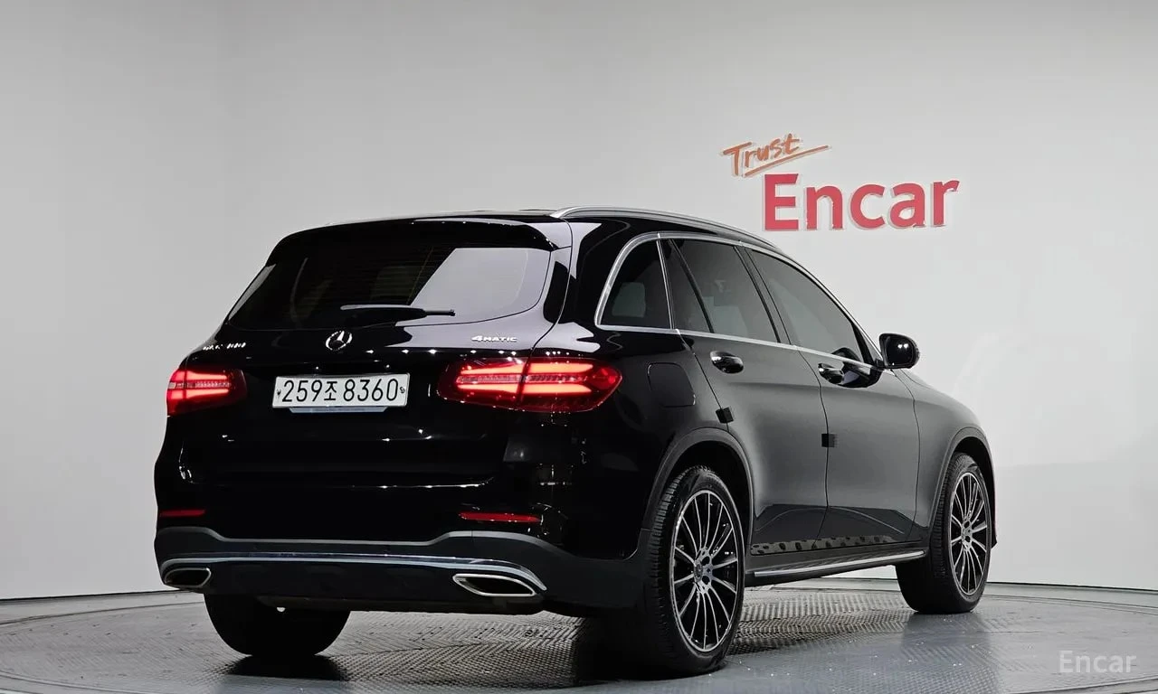 Mercedes-Benz GLC 300 4MATIC AMG Line/ПОДГРЕВ/ХЕДЪП/360/ПАНО/ПОДГРЕВ/, снимка 2 - Автомобили и джипове - 56002941