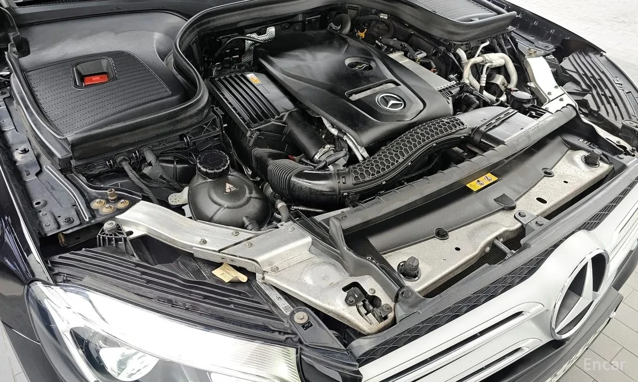 Mercedes-Benz GLC 300 4MATIC AMG Line/ПОДГРЕВ/ХЕДЪП/360/ПАНО/ПОДГРЕВ/, снимка 6 - Автомобили и джипове - 56002941