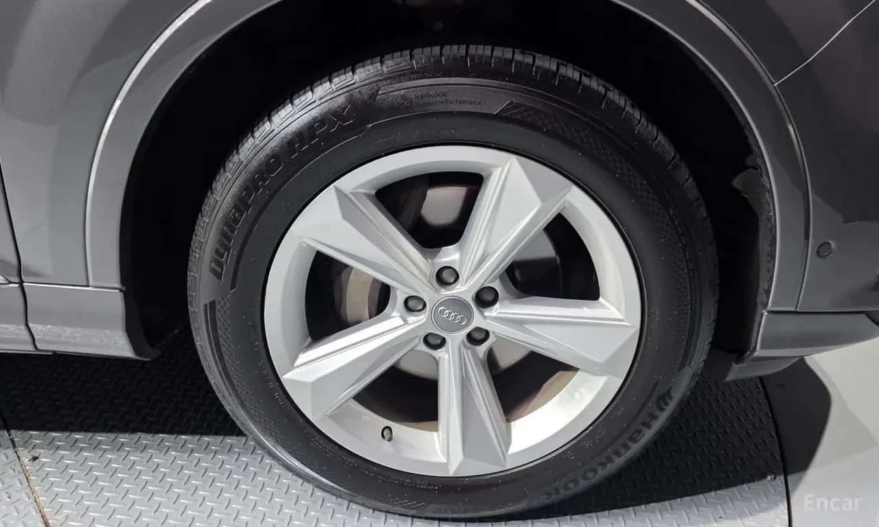 Audi Q7 * 45 TDI Quattro * Обдухване * 360 * Амбиент * , снимка 5 - Автомобили и джипове - 56235212