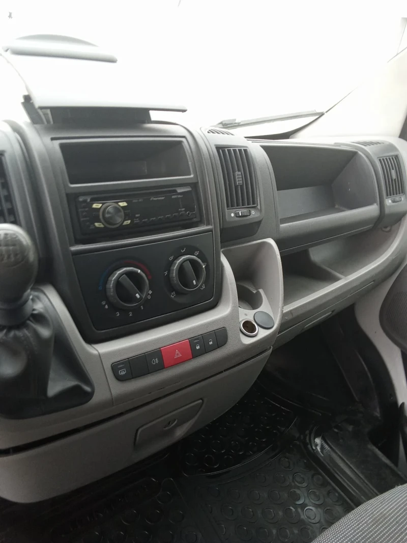 Peugeot Boxer Товарен, снимка 13 - Бусове и автобуси - 47995110