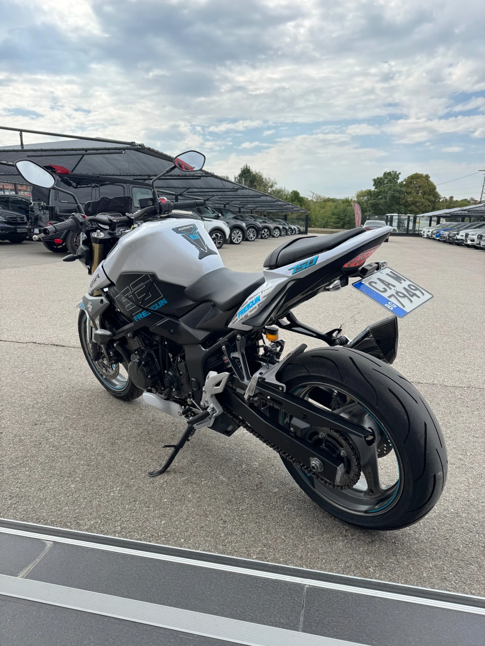 Suzuki Gsr 750* ABS* YOSHIMURA* ТОП, снимка 4 - Мотоциклети и мототехника - 56047810