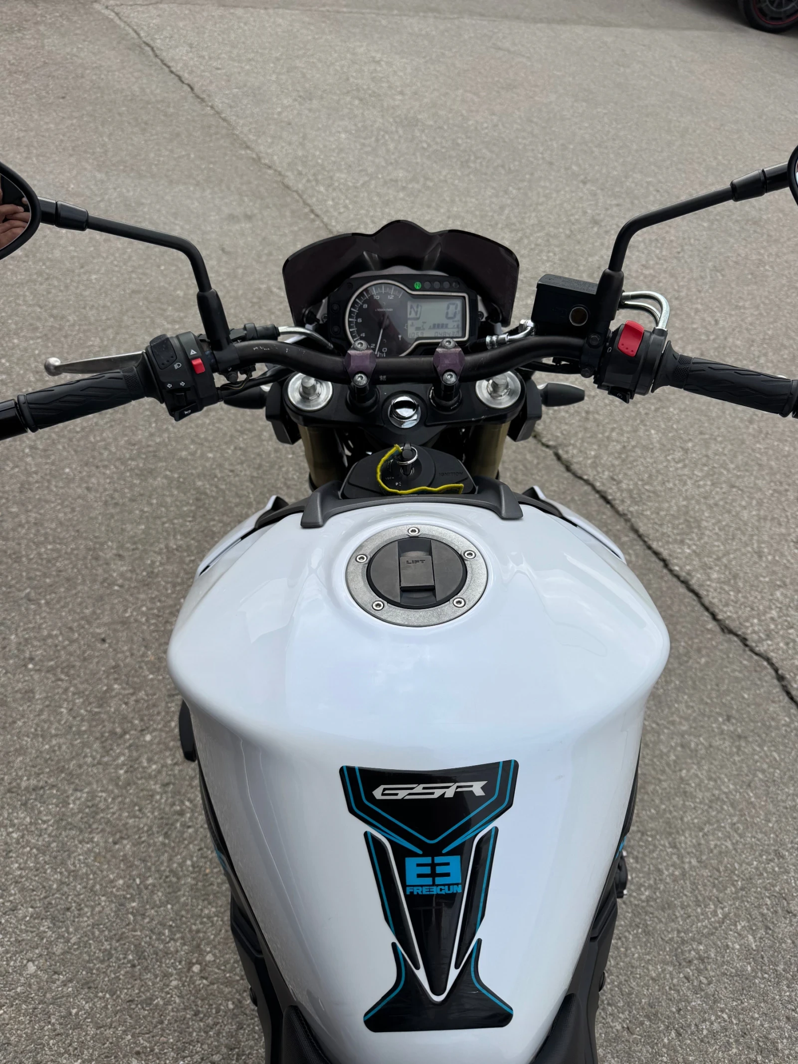 Suzuki Gsr 750* ABS* YOSHIMURA* ТОП, снимка 12 - Мотоциклети и мототехника - 56047810