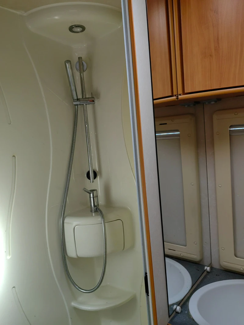 Кемпер Adria Coral A 660 SP, снимка 9 - Каравани и кемпери - 47088050