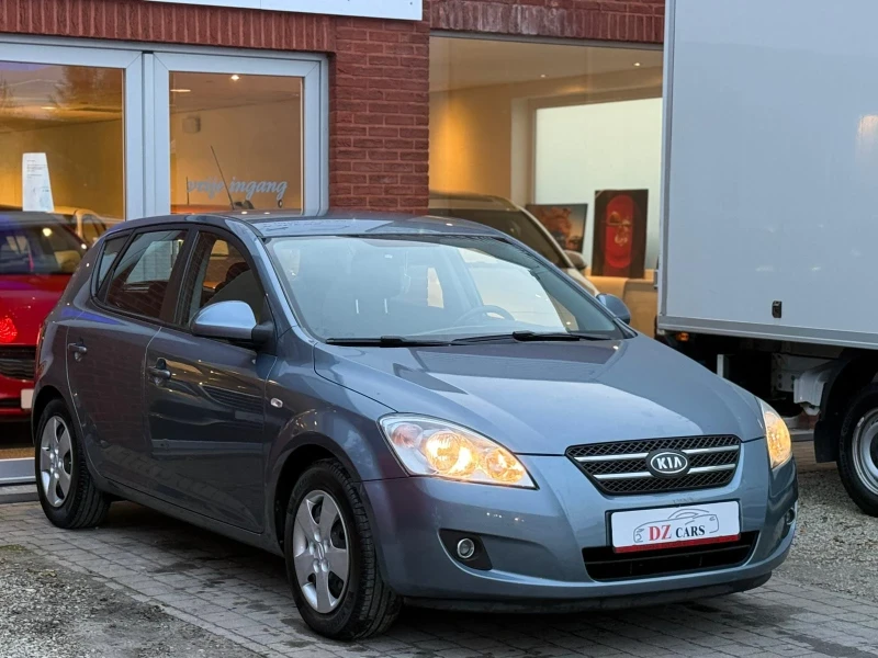 Kia Ceed Multiples, снимка 2 - Автомобили и джипове - 49553183