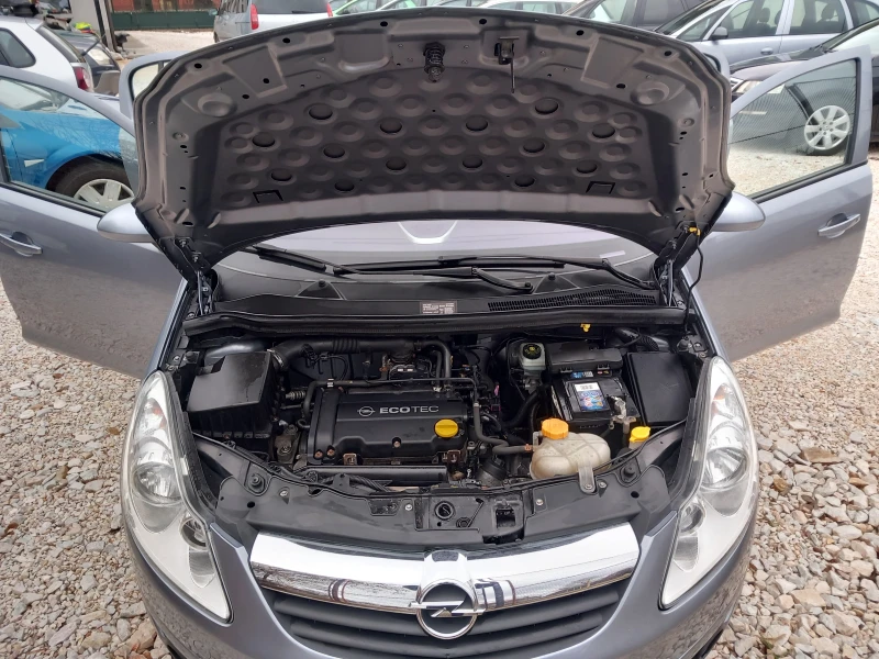 Opel Corsa 1.2 климатроник, снимка 15 - Автомобили и джипове - 48481728