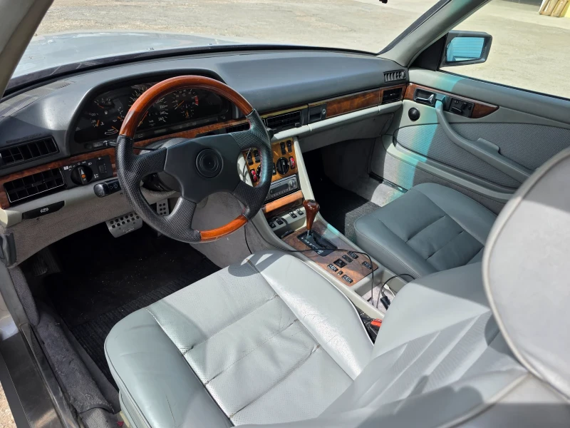 Mercedes-Benz 560 SEC, снимка 7 - Автомобили и джипове - 49939651