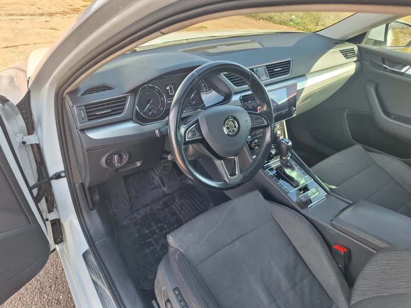 Skoda Superb, снимка 6 - Автомобили и джипове - 52389644