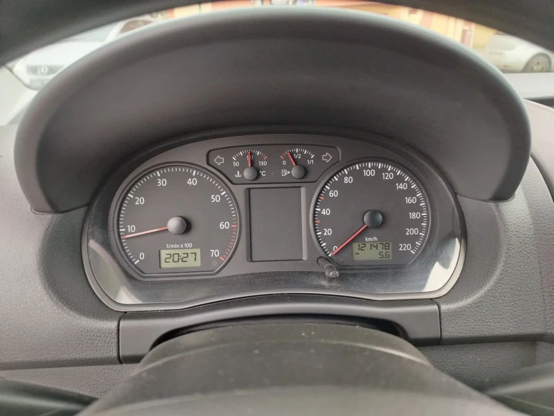 VW Polo 1.2 i 121000 km, снимка 8 - Автомобили и джипове - 53562867
