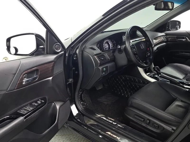 Honda Accord 2.4 9Th Generation, снимка 11 - Автомобили и джипове - 55814501