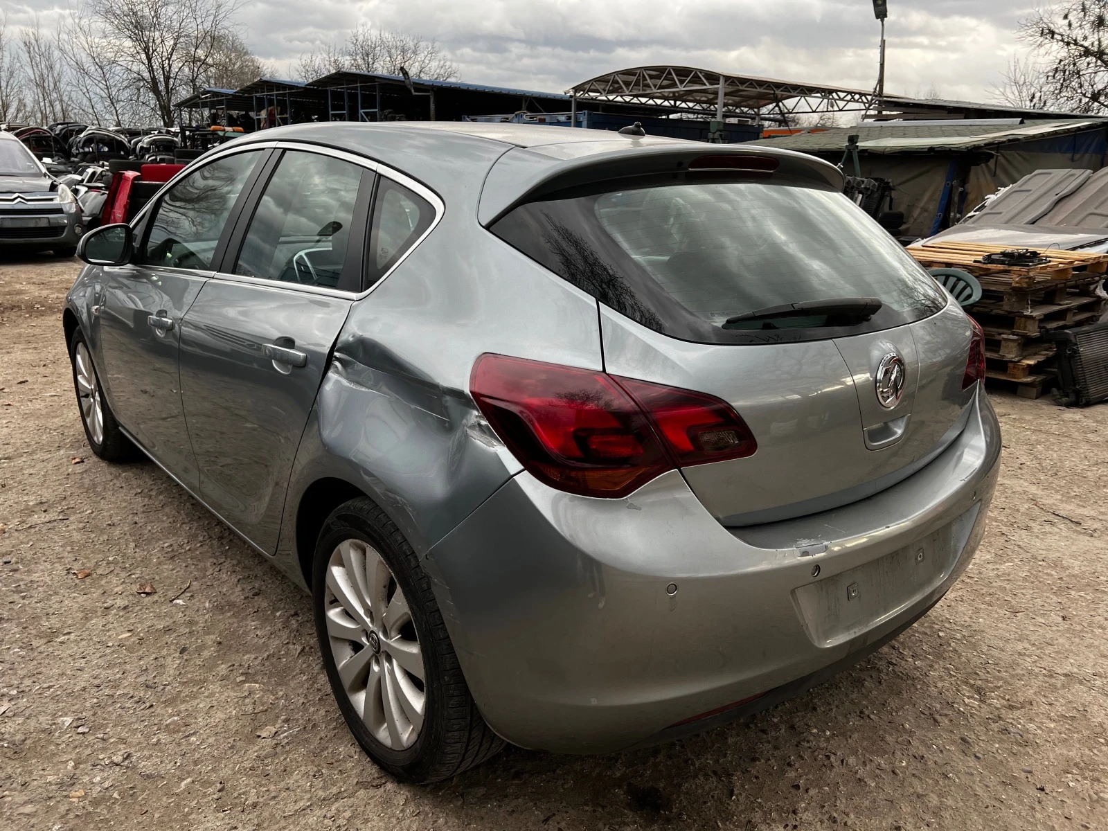 Opel Astra J 1.6 i  - изображение 6