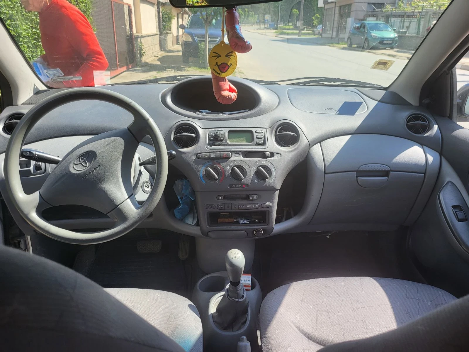 Toyota Yaris 1000i - изображение 5