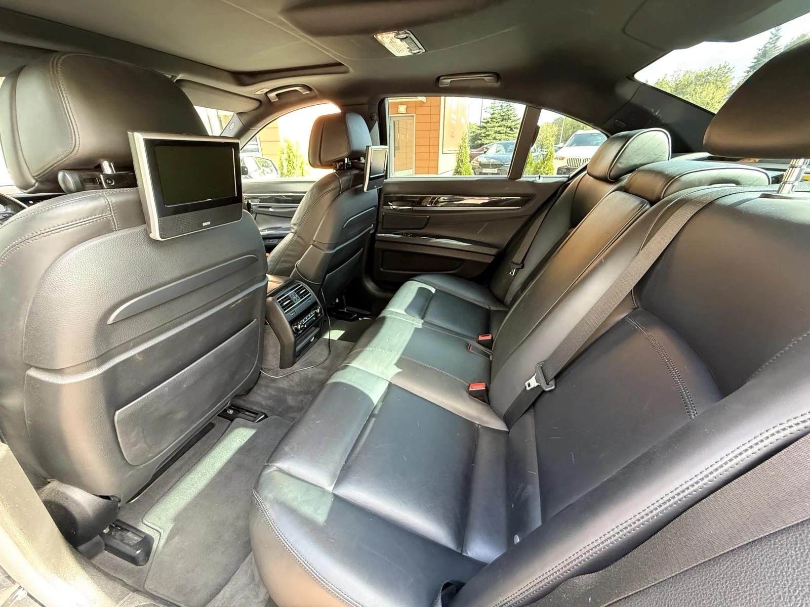 BMW 750 d xDrive - изображение 9