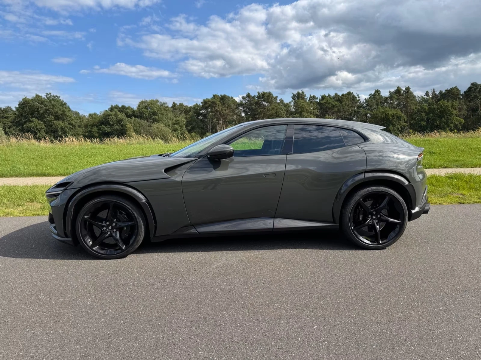 Ferrari Purosangue V12 Carbon Paket - изображение 6