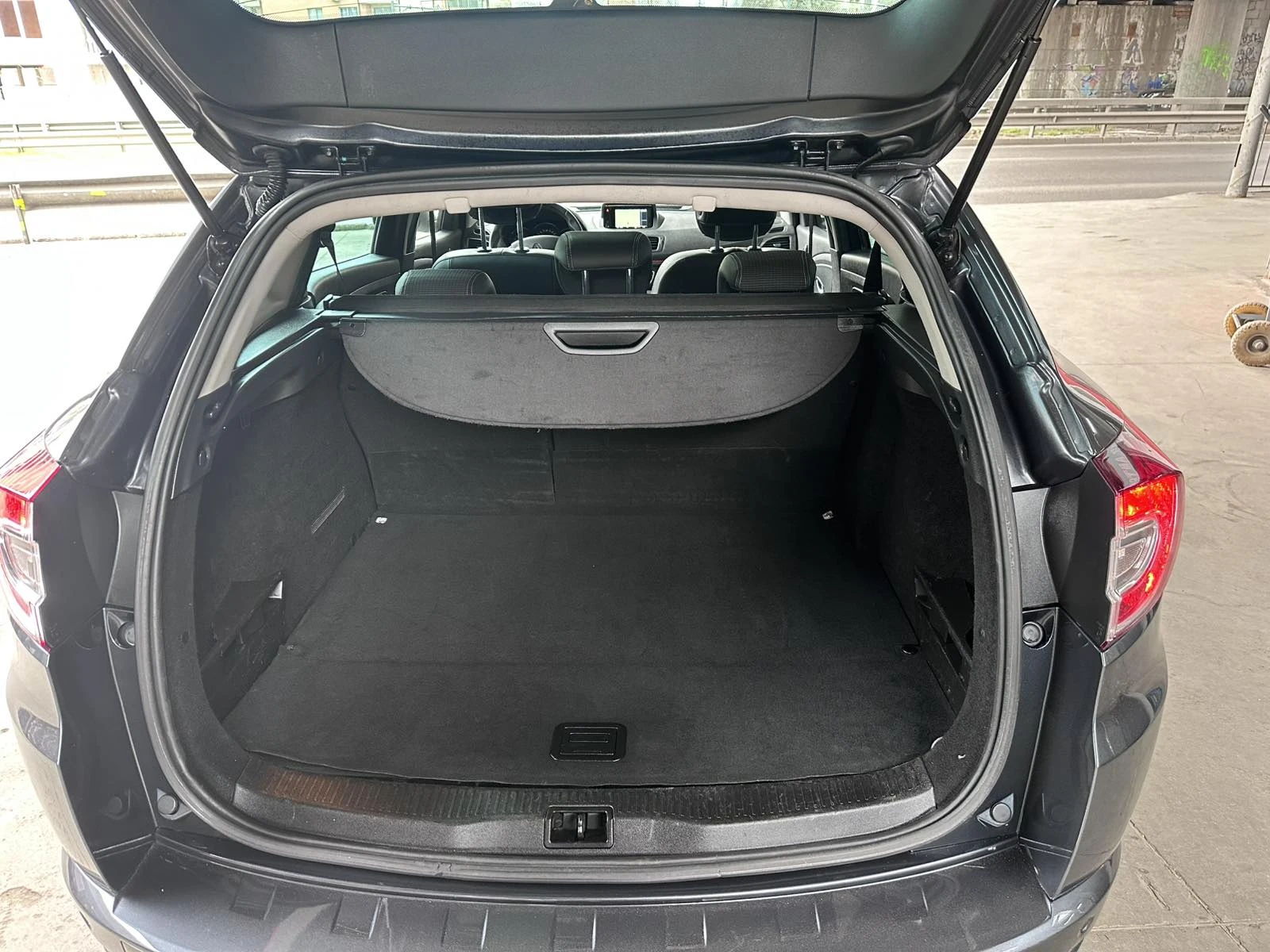 Renault Megane, снимка 17 - Автомобили и джипове - 53914249