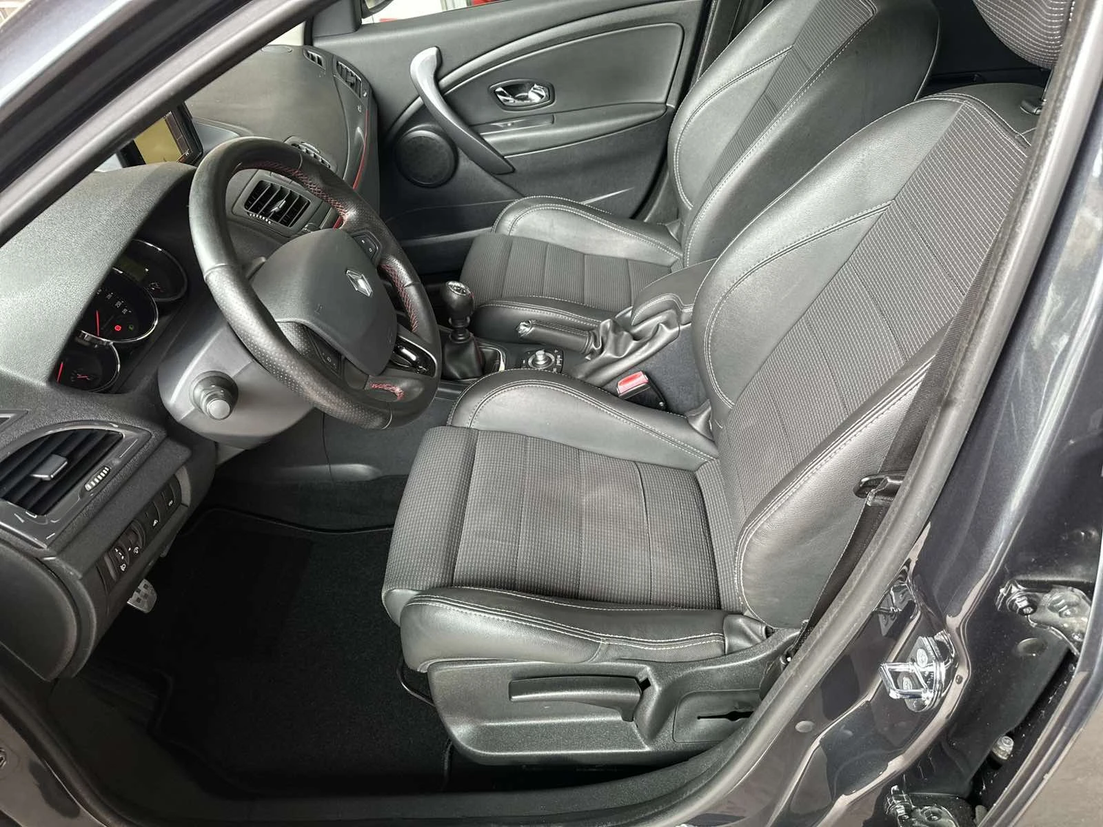 Renault Megane, снимка 6 - Автомобили и джипове - 53914249