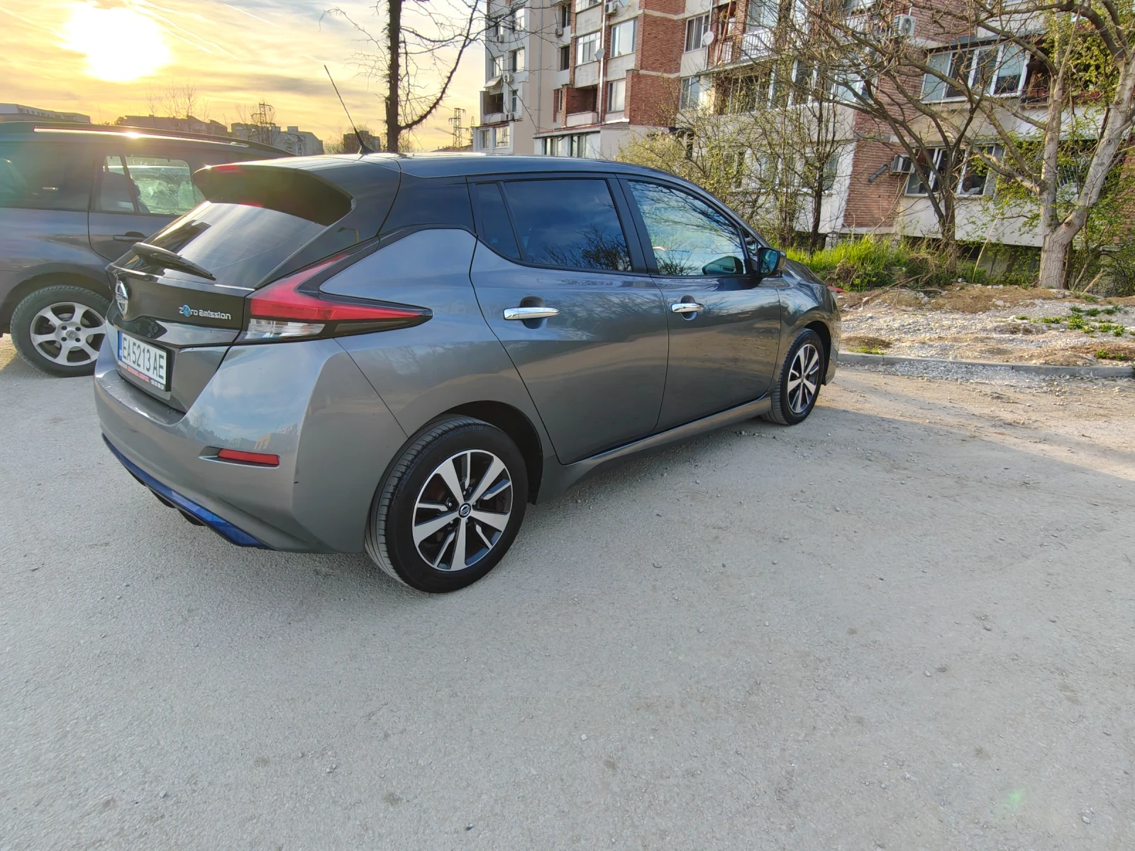 Nissan Leaf , снимка 4 - Автомобили и джипове - 54151229