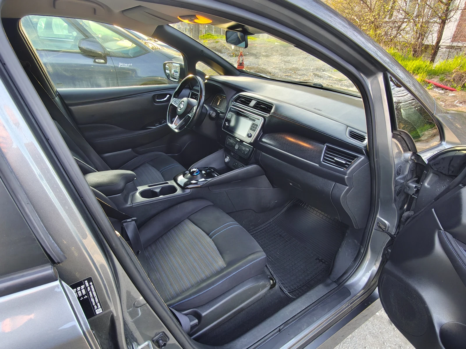 Nissan Leaf , снимка 5 - Автомобили и джипове - 54151229