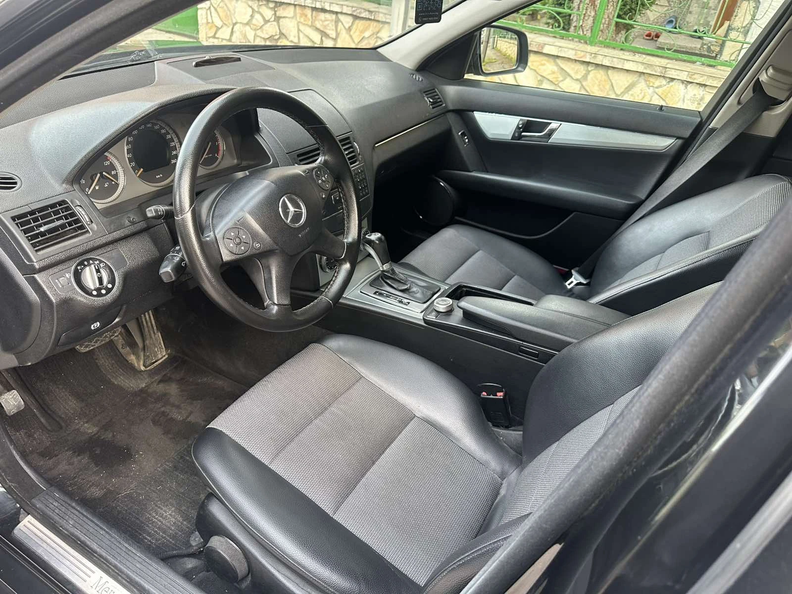 Mercedes-Benz C 320, снимка 6 - Автомобили и джипове - 54220691