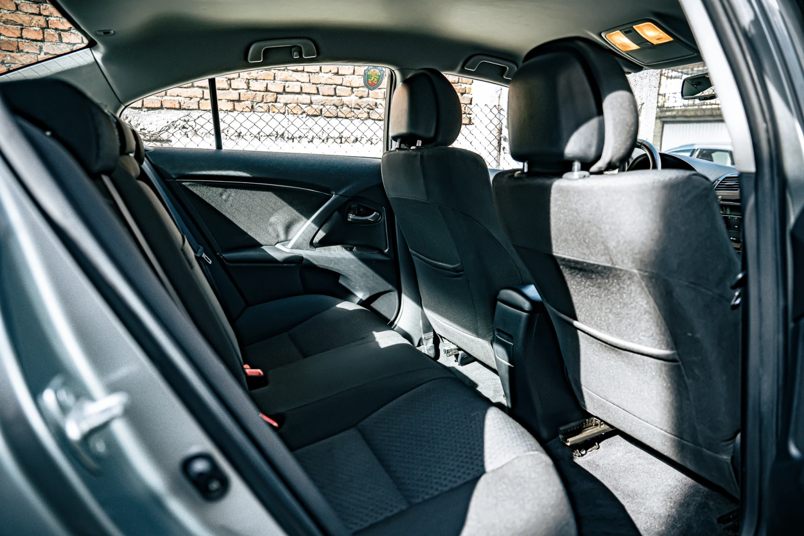 Toyota Avensis 2.2 | Mobile.bg � ����������� 12