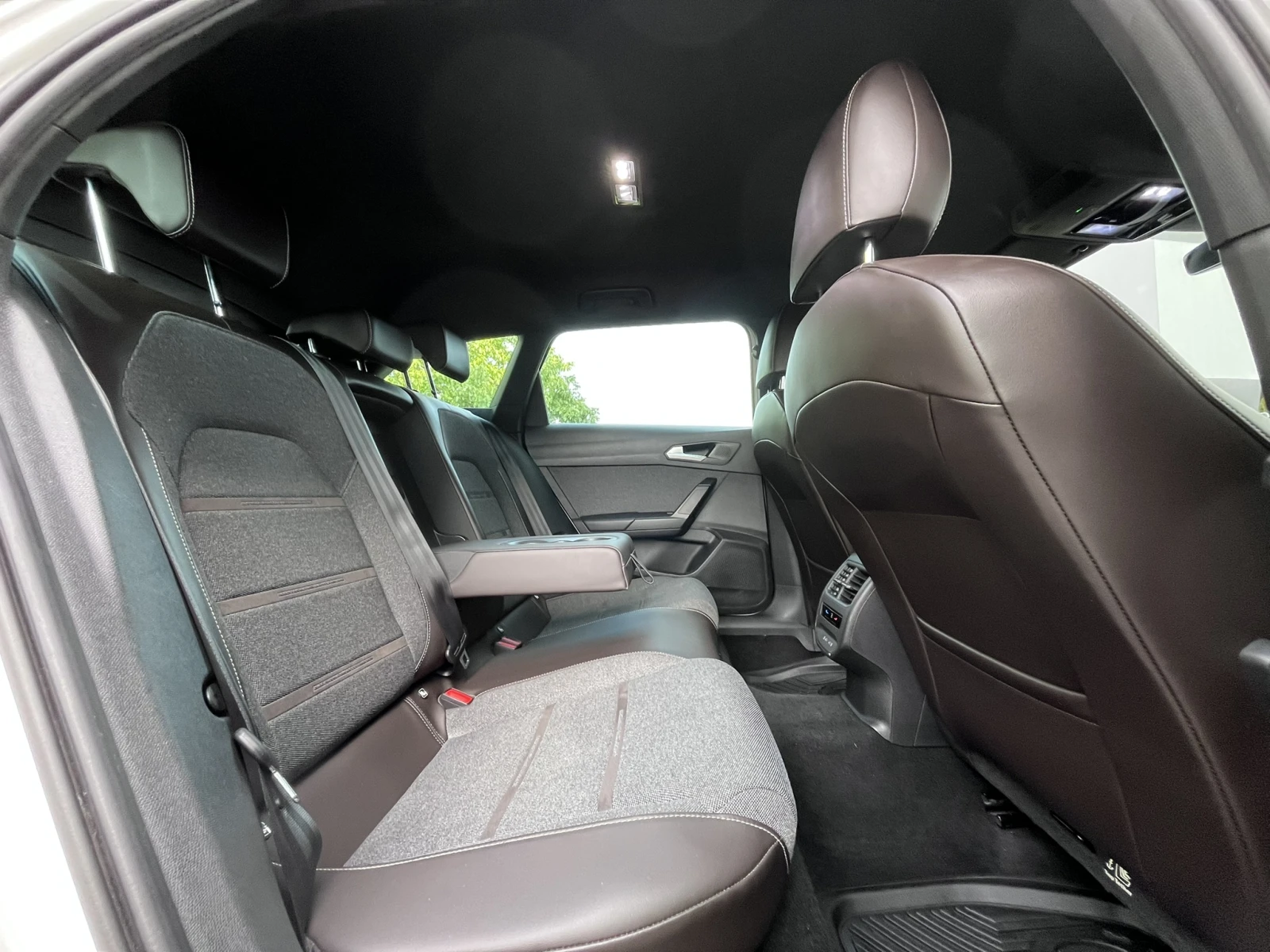 Seat Leon SP Xcellence /1.5 TSI/150 к.с./6MT , снимка 11 - Автомобили и джипове - 55804879