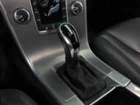Volvo XC60 D4 - САМО 30% АВАНС, снимка 9