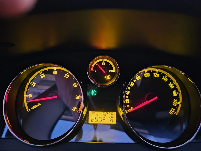 Opel Antara 2.0i Внос Германия , снимка 11 - Автомобили и джипове - 53065679