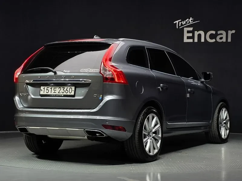 Volvo XC60 D4 - САМО 30% АВАНС, снимка 2 - Автомобили и джипове - 55927659