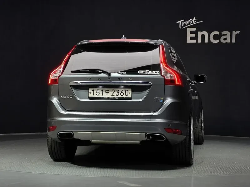 Volvo XC60 D4 - САМО 30% АВАНС, снимка 4 - Автомобили и джипове - 55927659
