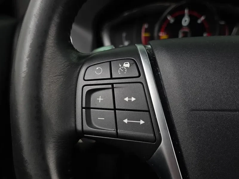 Volvo XC60 D4 - САМО 30% АВАНС, снимка 17 - Автомобили и джипове - 55927659