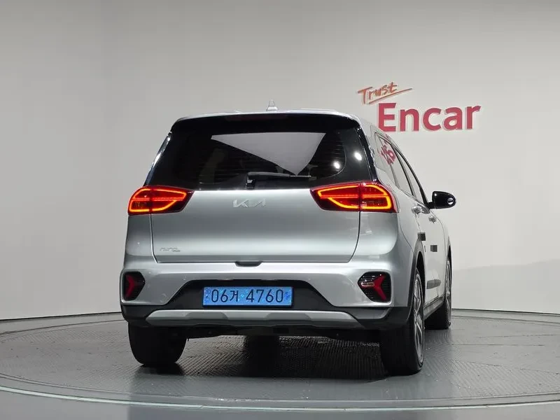 Kia Niro Plus Air, снимка 4 - Автомобили и джипове - 56128300