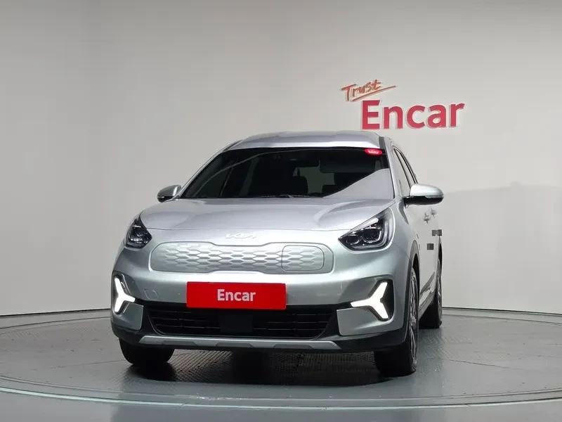 Kia Niro Plus Air, снимка 3 - Автомобили и джипове - 56128300