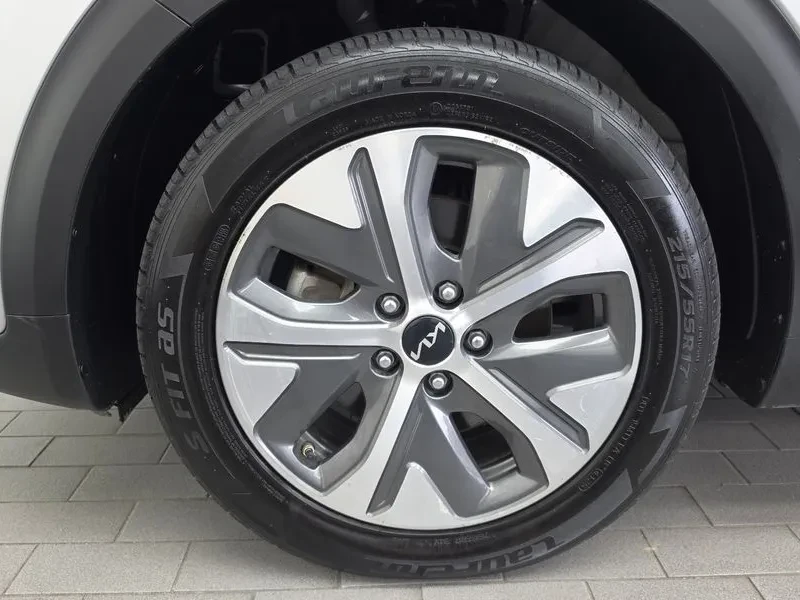 Kia Niro Plus Air, снимка 5 - Автомобили и джипове - 56128300