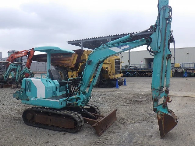 Багер Kobelco SK024 с РАЗТЕГАТЕЛНА СТРЕЛА 6М - ОЧАКВАН ВНОС!!!, снимка 1 - Индустриална техника - 49268891