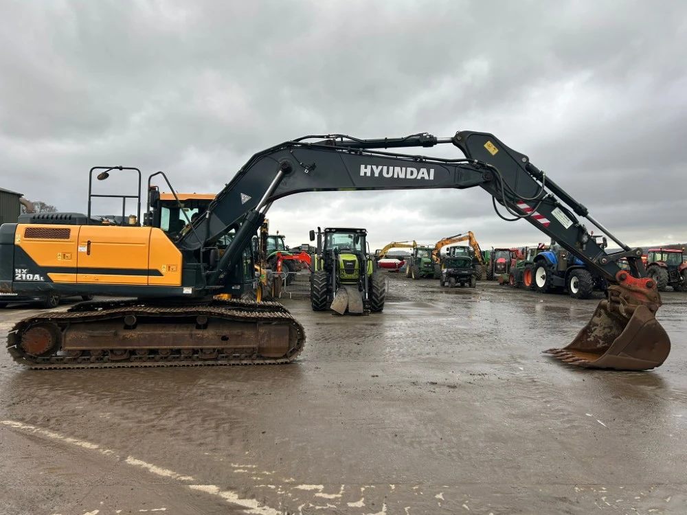 Багер Hyundai HX210, снимка 2 - Индустриална техника - 53947829