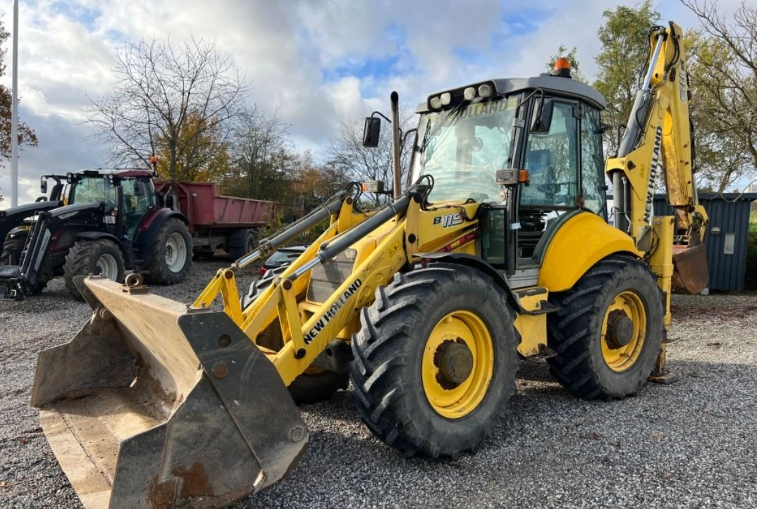 Багер New Holland B115-4PS , снимка 2 - Индустриална техника - 55933056