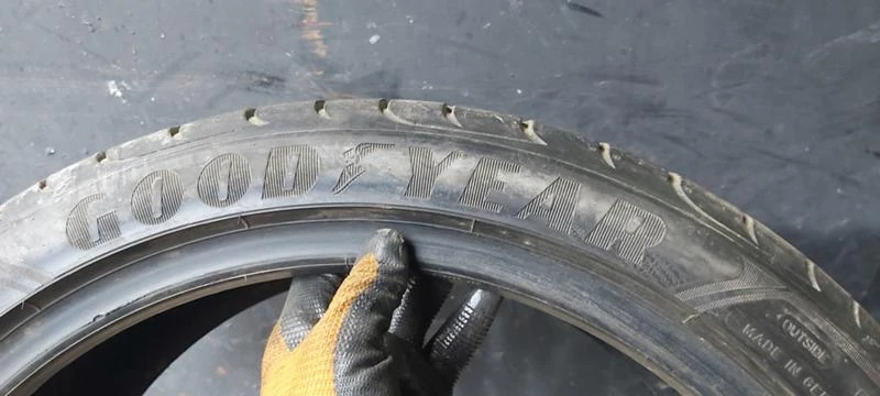 Гуми Летни 245/40R20, снимка 4 - Гуми и джанти - 33849762